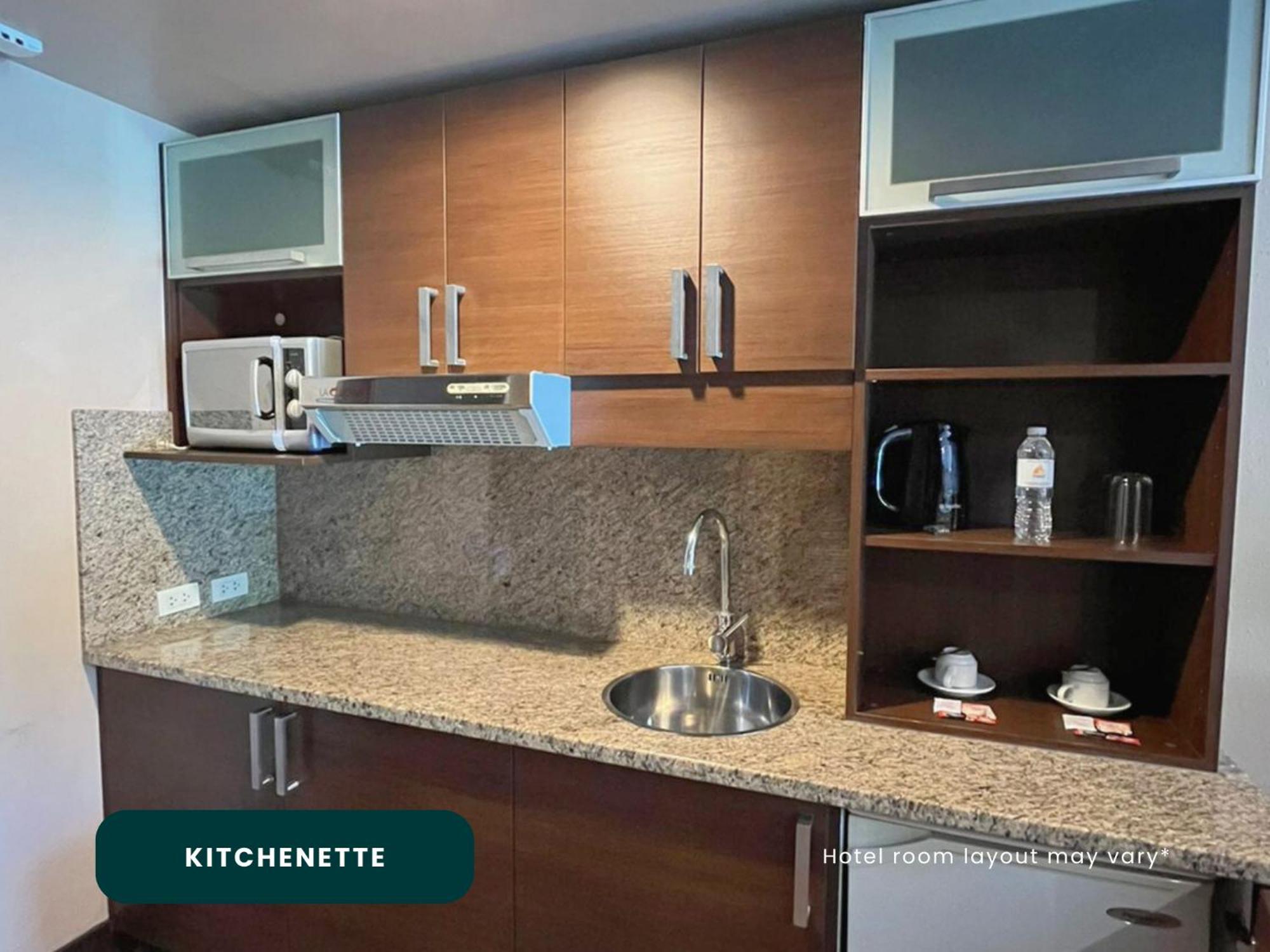 Coralpoint Gardens Suites & Residences Мактан Экстерьер фото